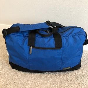 LESPORTSAC WEEKENDER BAG